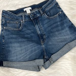 High waisted shorts 💟